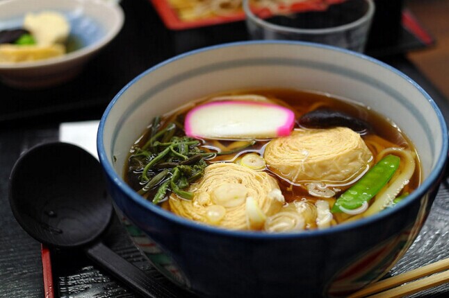 這家面館憑啥在頻頻面臨“洗牌”的餐飲業(yè)站穩(wěn)腳跟？|餐飲界