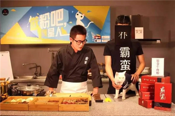 餐飲業(yè)開啟“直播”新模式，餐飲人該怎么正確把玩？