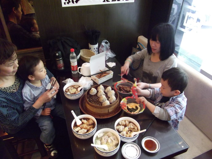 餛飩店20年都辦不下證，總理推動“放管服”有望結(jié)束這種荒誕|餐飲界