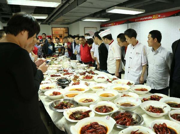 打造“白粉級”餐飲爆品，這個品類讓他一年瘋賣4個億|餐飲界