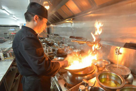 餐館老板直播做菜過程 堅持10年無一例投訴